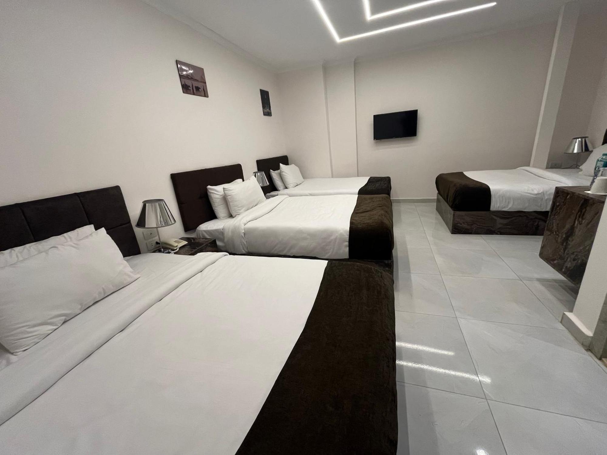 Shadow Pyramids Suites And Jacuzzi Kafrat al Jabal Exterior photo