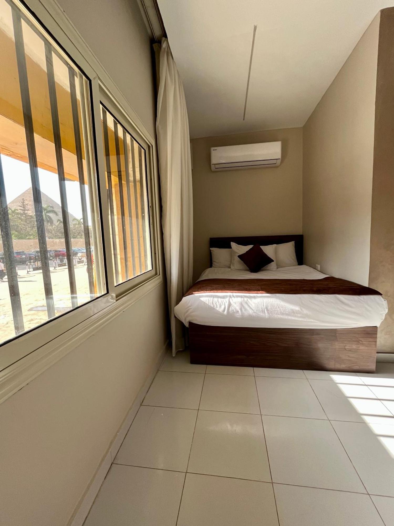 Shadow Pyramids Suites And Jacuzzi Kafrat al Jabal Exterior photo