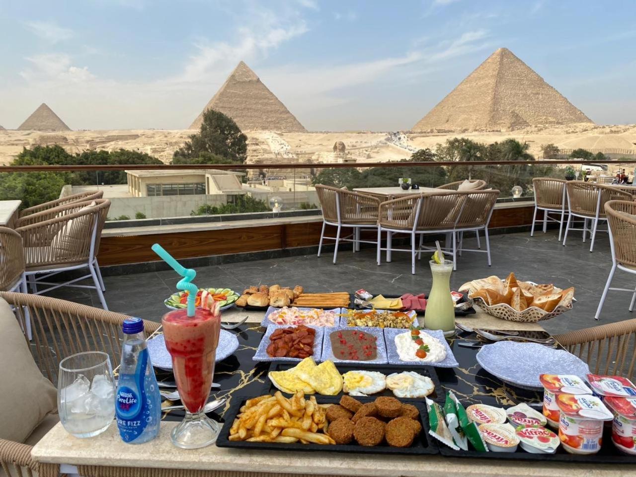 Shadow Pyramids Suites And Jacuzzi Kafrat al Jabal Exterior photo